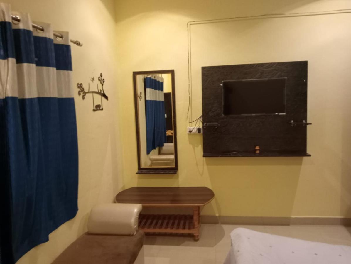 Gangotri Inn Varanasi Dış mekan fotoğraf